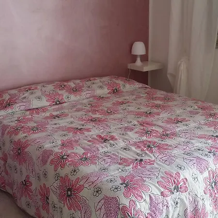 Hibiscus شقة جيارديني ناكسوس
