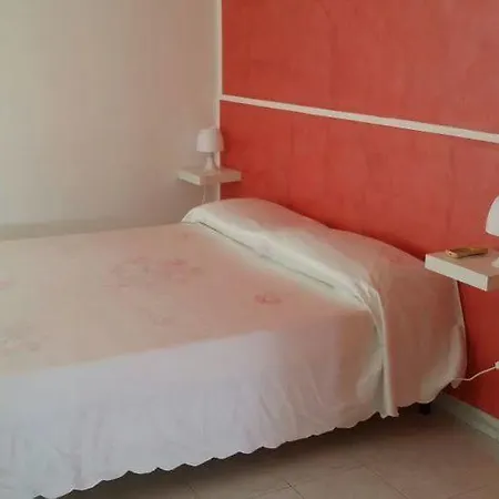 Hibiscus جيارديني ناكسوس
